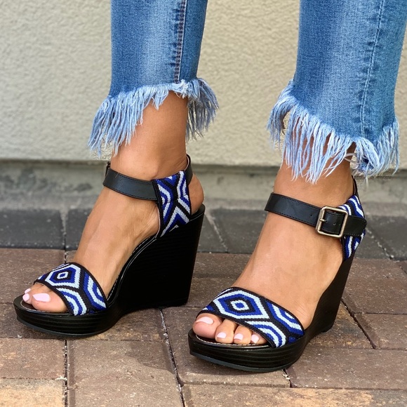 Aztec Pattern Ankle Strap Platform Wedge Sandal - Picture 5 of 7